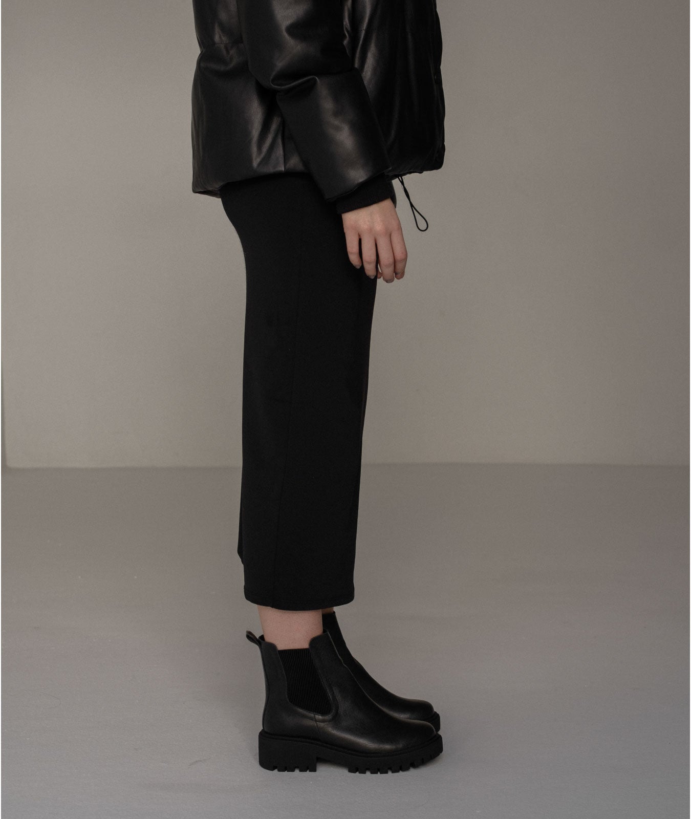Botín Nova negro – Botín en cuero negro con estilo chelsea