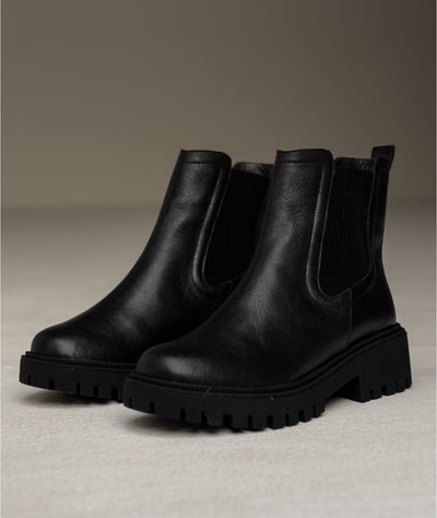 Botín Nova negro – Botín en cuero negro con estilo chelsea