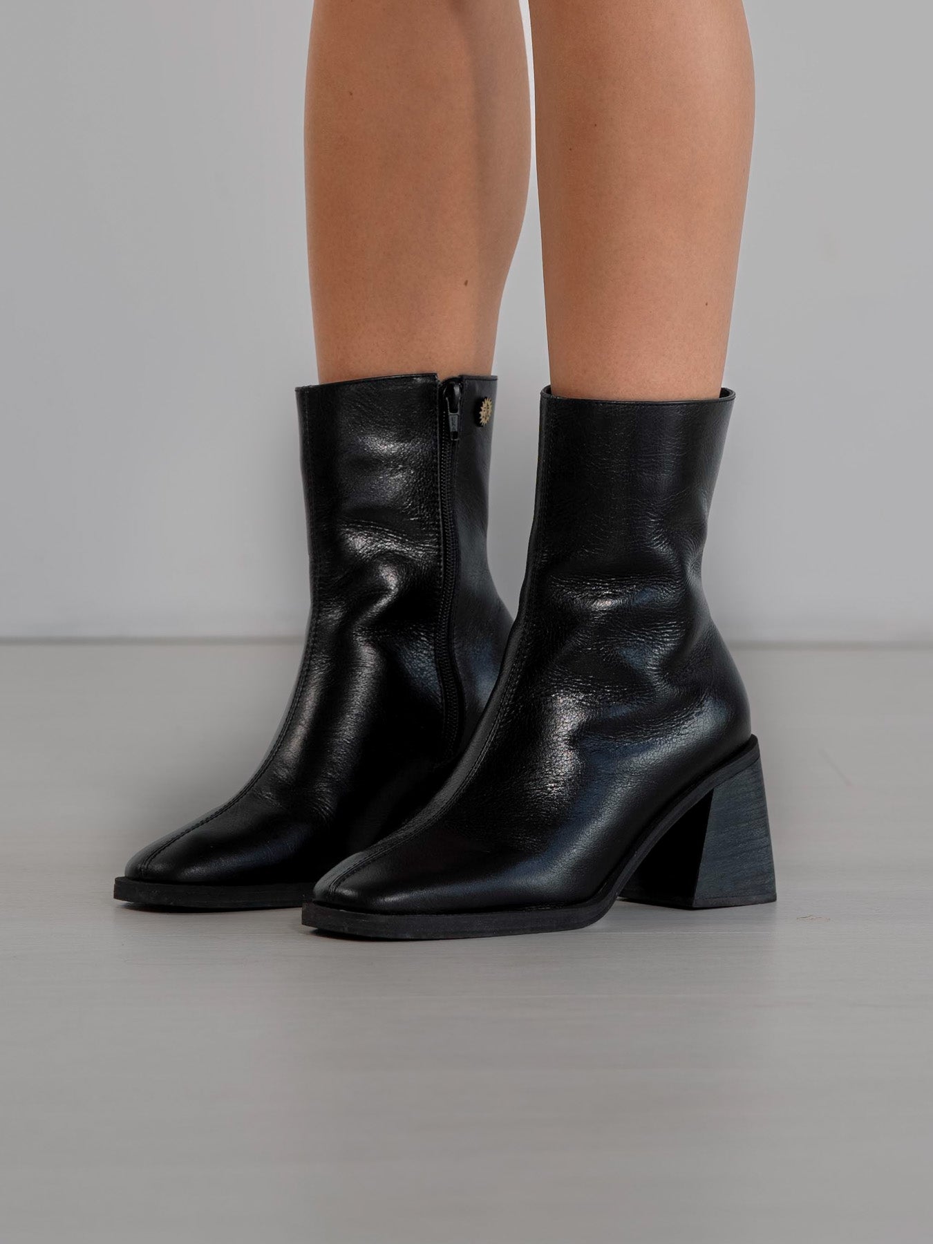 Botín Alegría Negro con Estilo Clásico Italiano