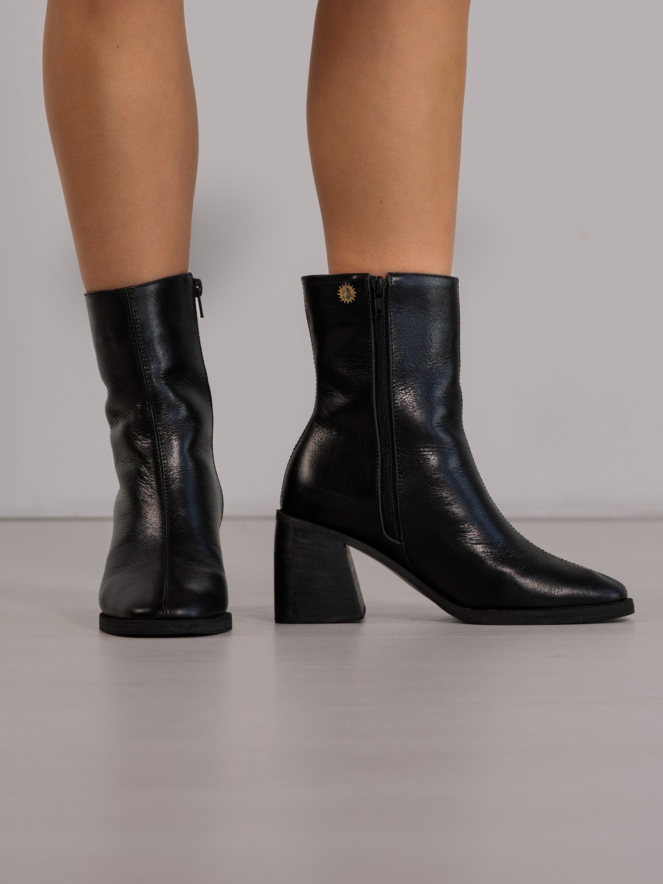 Botín Alegría Negro con Estilo Clásico Italiano