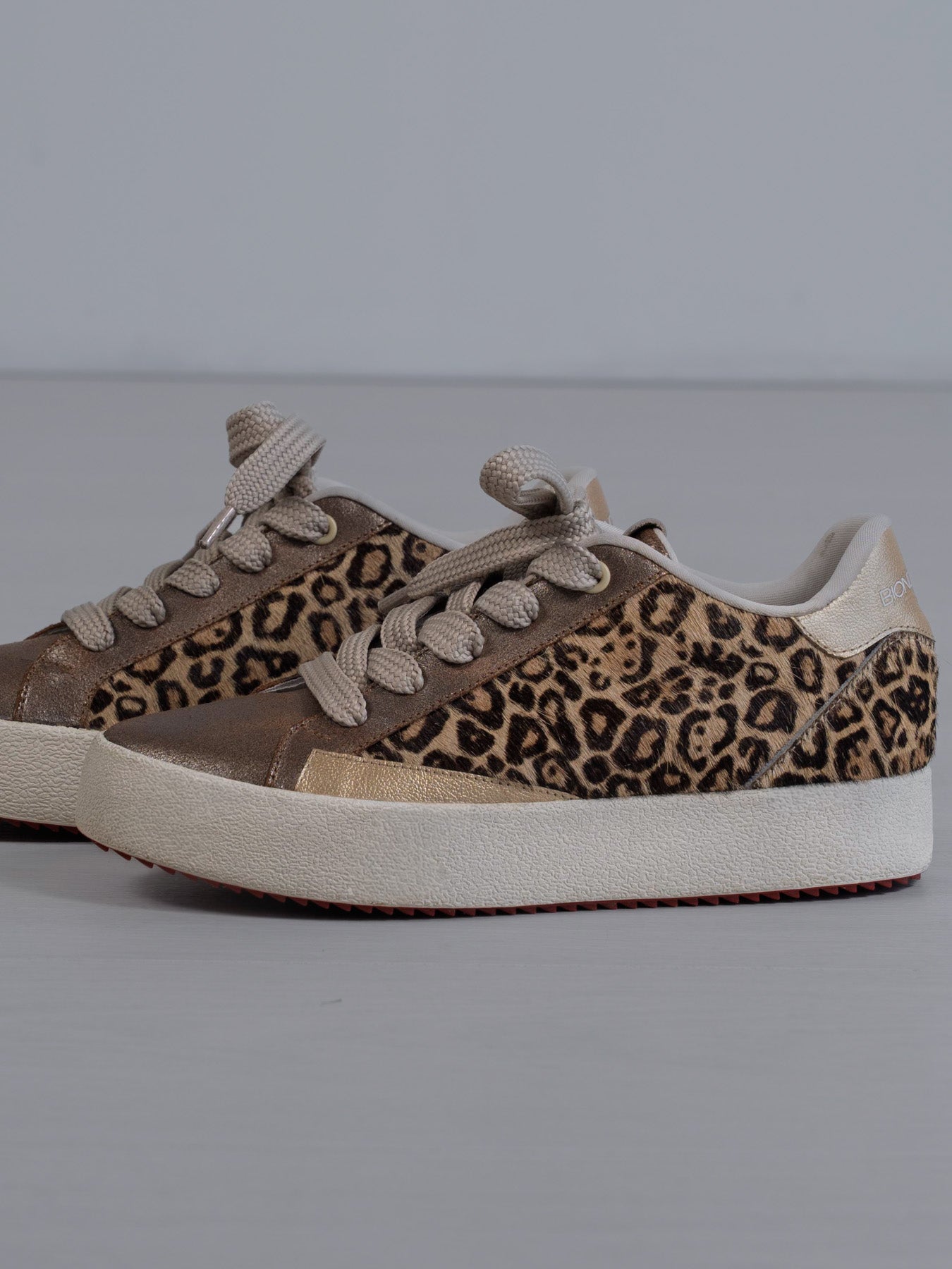 Tenis Bailarina Leopardo con Estilo Urbano-Clásico
