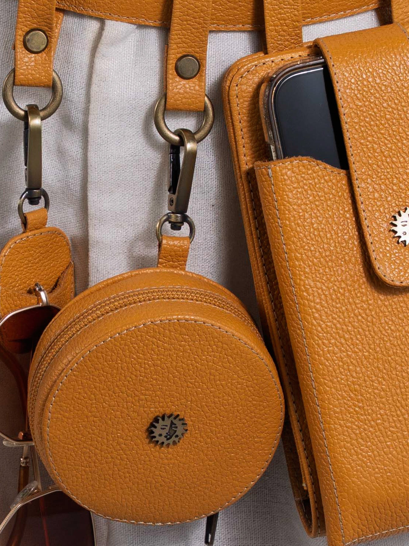 Estuche Circular en Cuero Alma