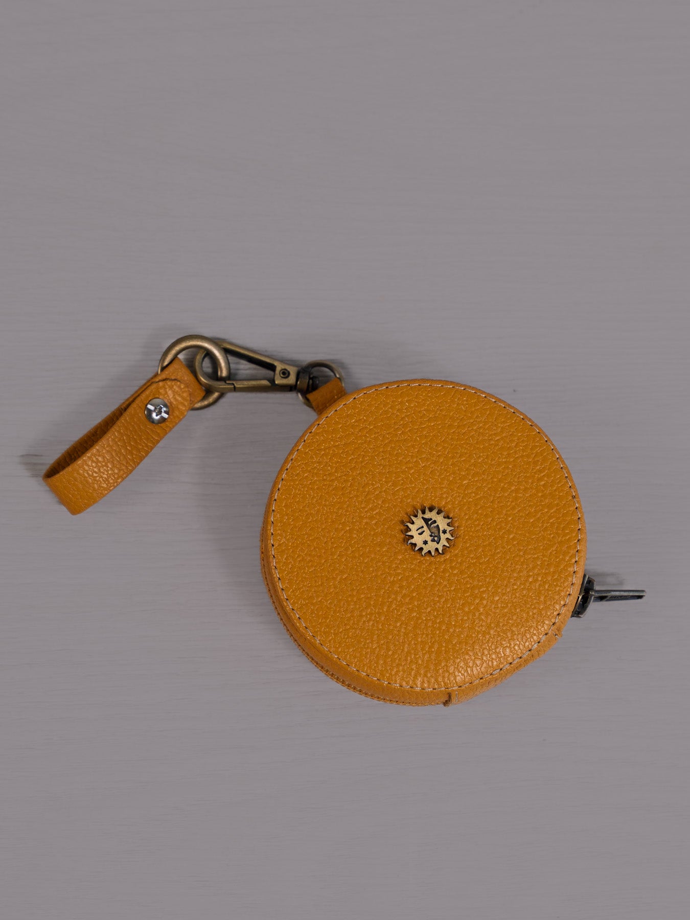 Estuche Circular en Cuero Alma