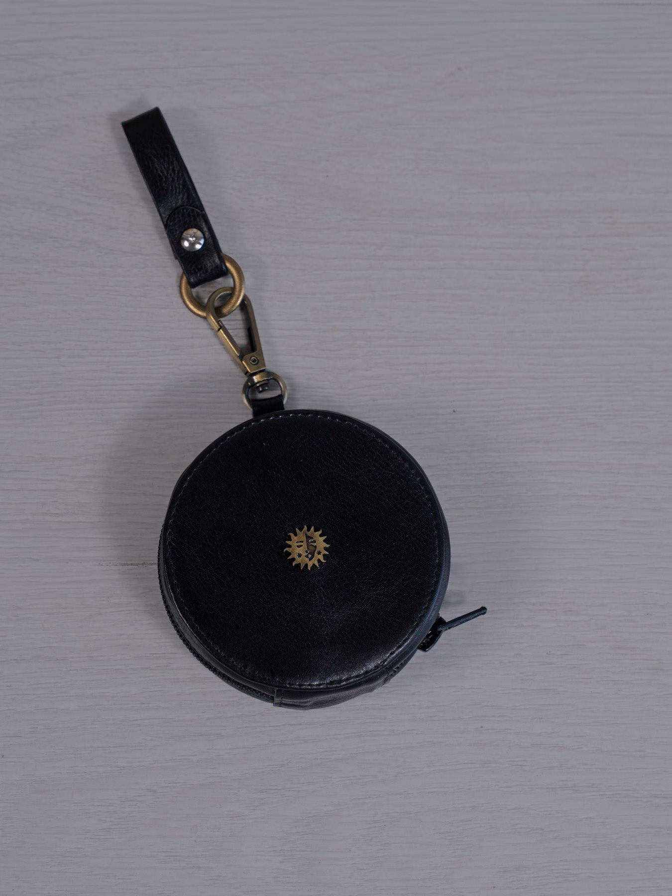 Estuche Circular en Cuero Alma